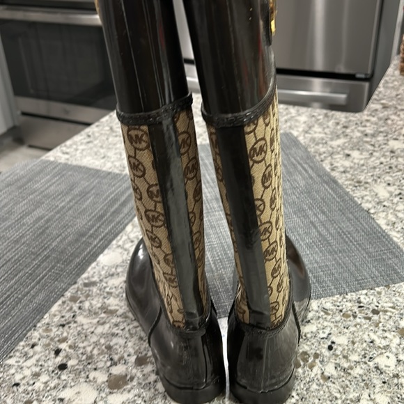 Michael Kors Signature Rain Boots - Picture 4 of 6
